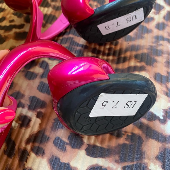 Bottea Veneta inspired coil hot pink heels. - Picture 6 of 7